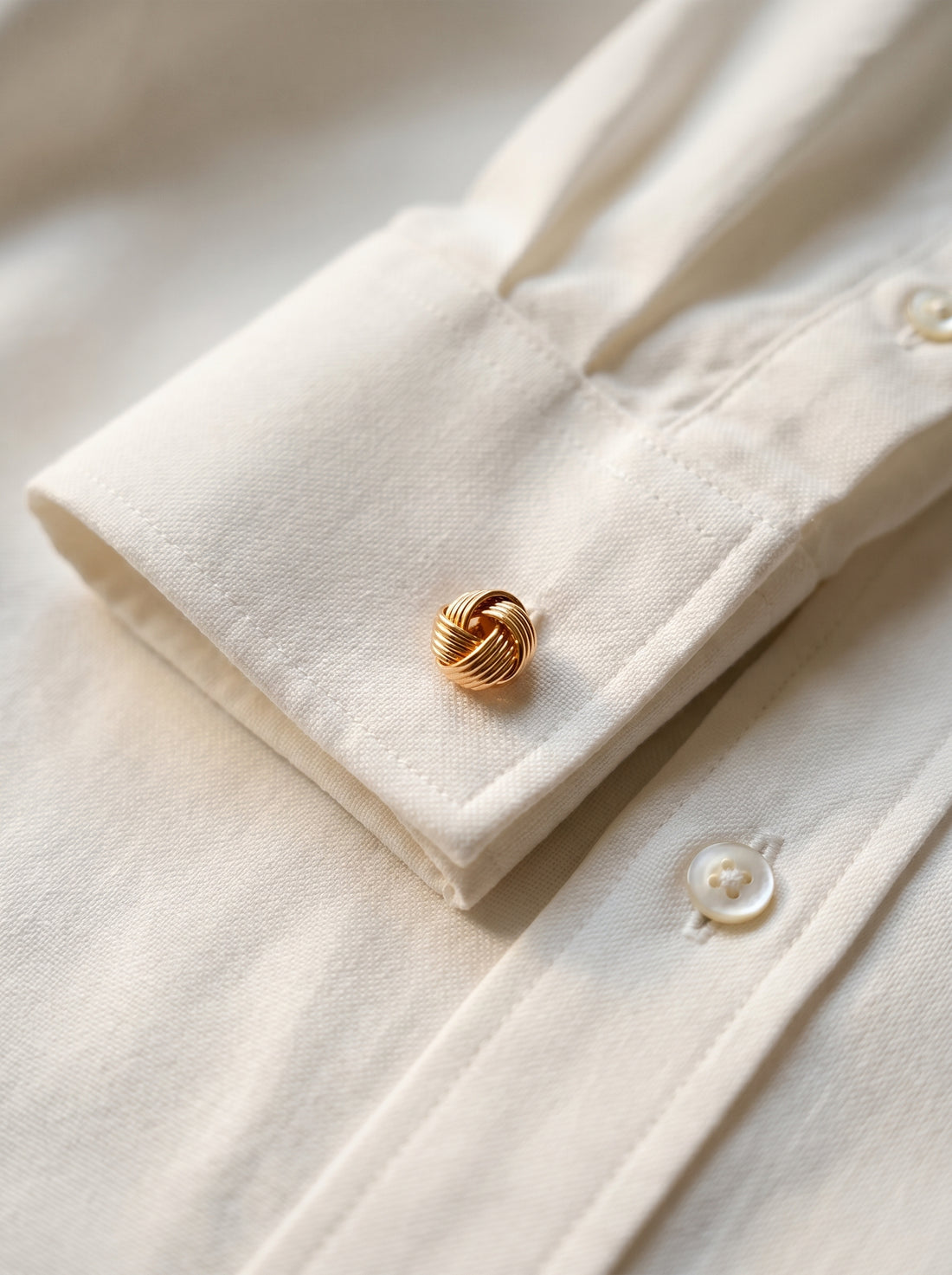 White The Memphis Oxford Shirt — cuff